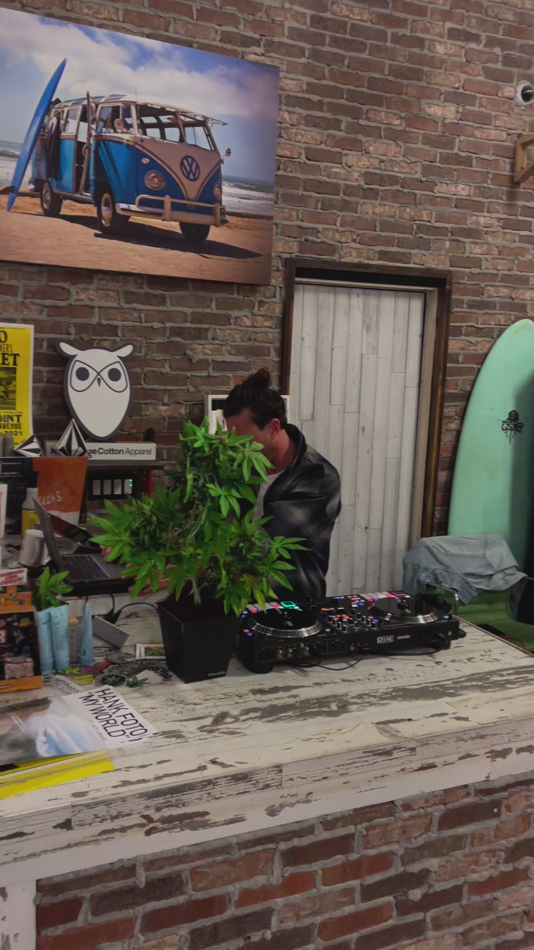 DecoBudz adding a stylish touch to DJ Dax’s setup at the fair trade show in Huntington Beach, CA, during a cannabis-infused dinner party